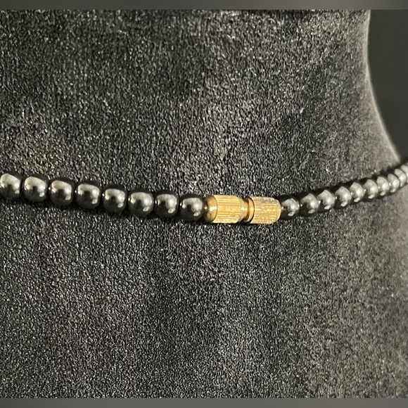 HEMATITE Arrowhead and Gold tone Beaded Necklace. Magnetic - Picture 3 of 3